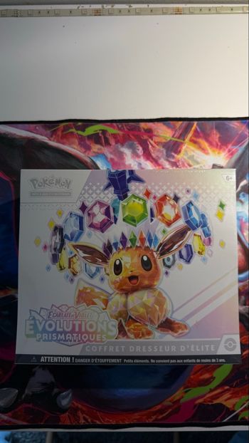 Etb évolution prismatique Pokémon 