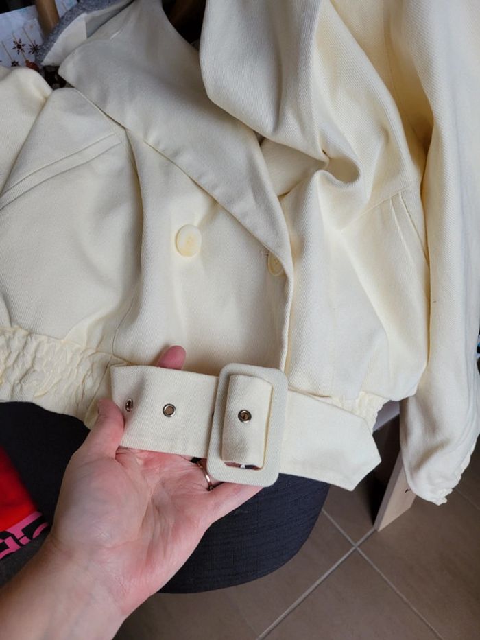 Veste en jean ecru col fourrure grise - photo numéro 3