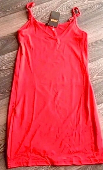 Belle robe rouge xs/s neuve