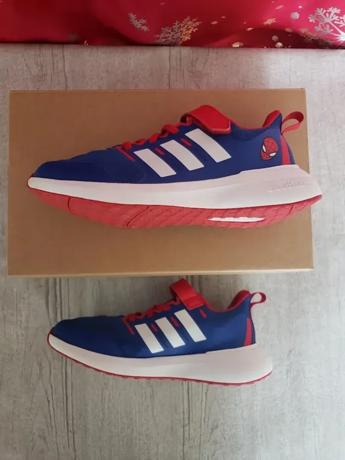 Chaussures Adidas garçon bleu et rouge pointure 36 2/3 - photo numéro 2