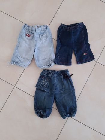 Lot de 3 jeans taille 6 mois