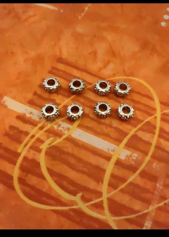 Lot de 8 perles argentées 8