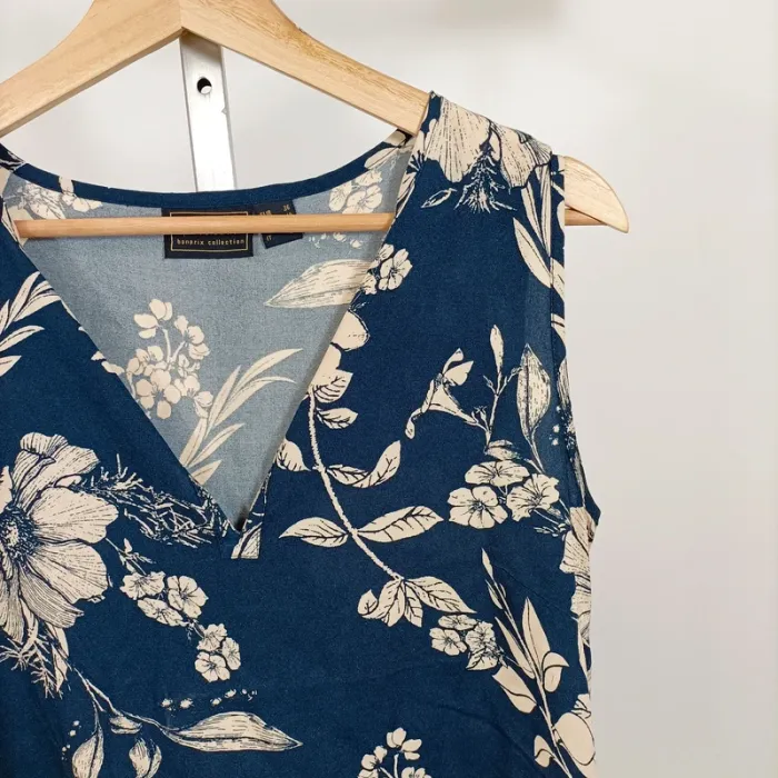 Top sans manches bleu fleuri col V – bpc selection – taille 36 A978 - photo numéro 3