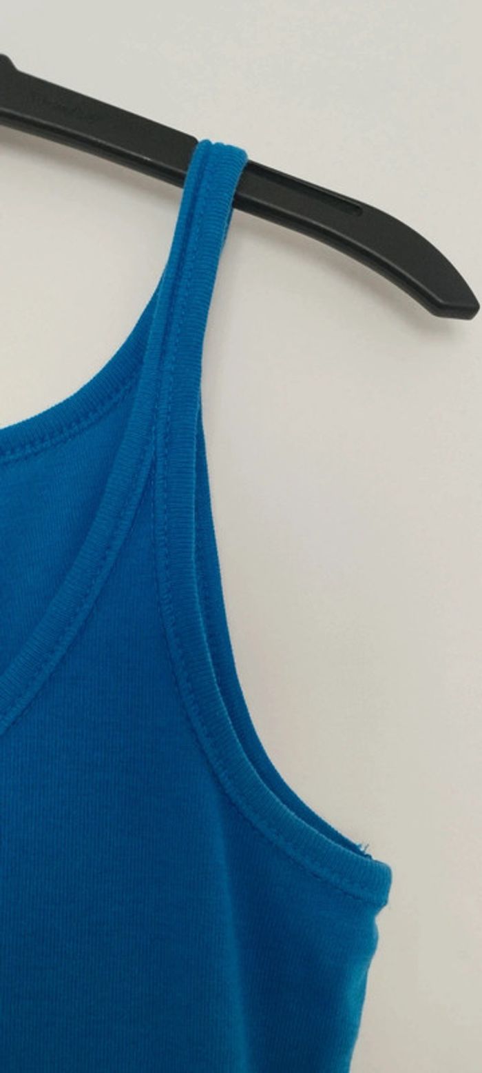 Débardeur bleu roi à bretelles Camaïeu taille 36 en très bon état - photo numéro 6