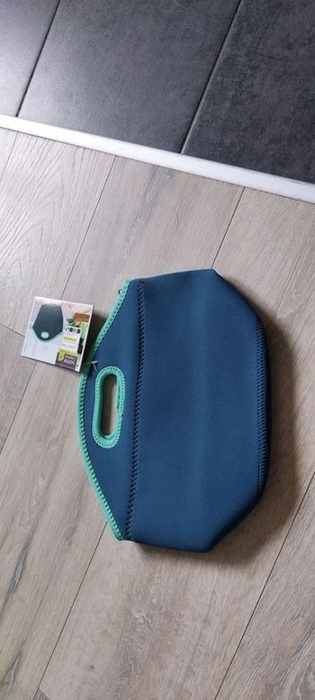 Sac lunch, bleu bord turquoise, qui se ferme avec 1 tirette,  neuf avec étiquette