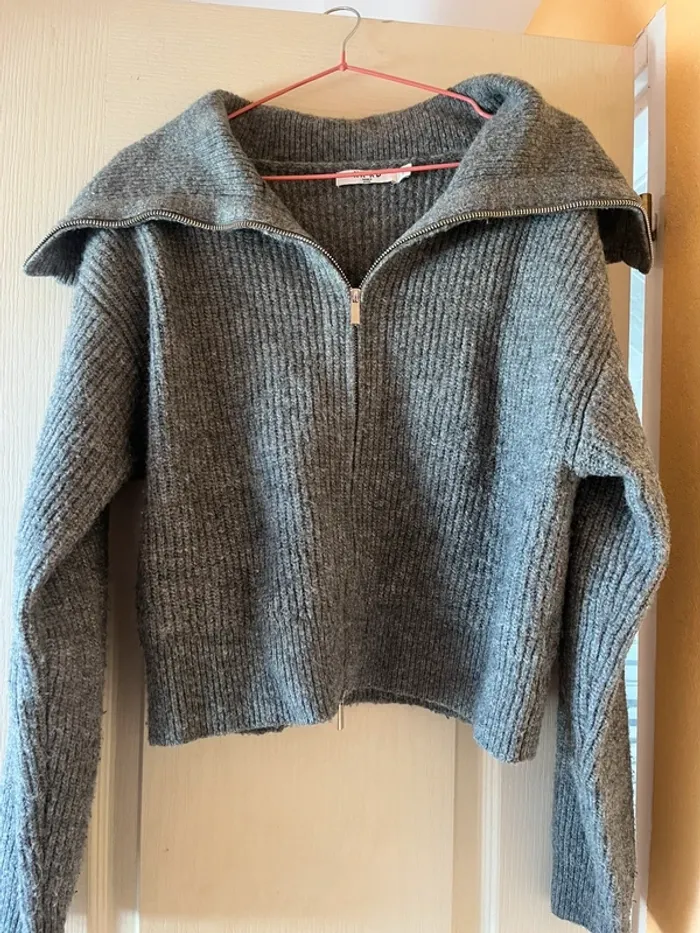 cardigan gilet tricoté avec col zippe na-kd gris