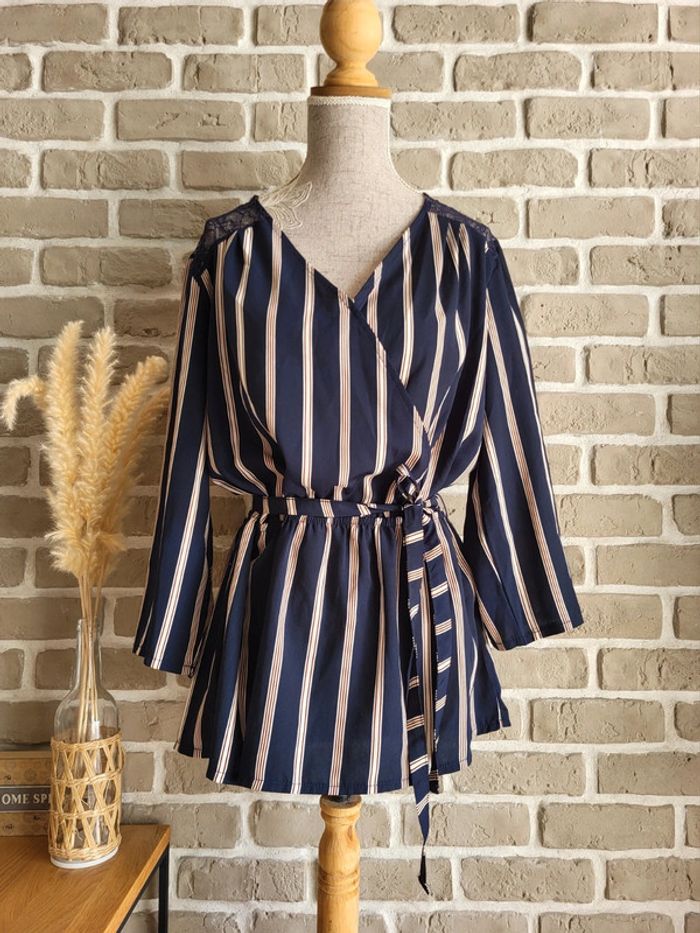 Blouse cache-cœur avec ceinture et dentelle Cache Cache - Casual chic