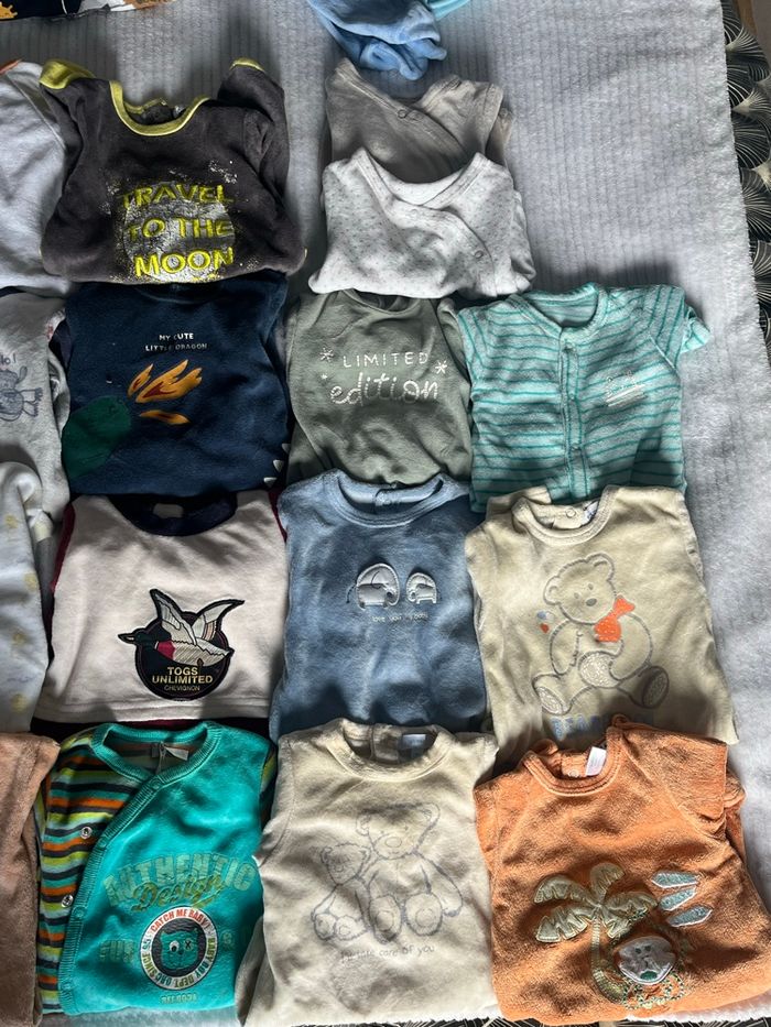 Lot vêtement 1 mois et naissance - photo numéro 10
