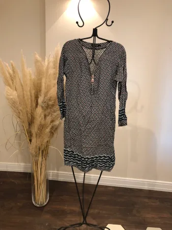 Robe tunique à motif et fermeture