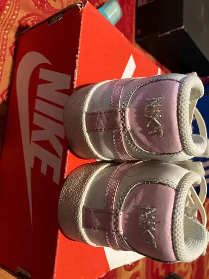 Nike rose et blanche - photo numéro 4