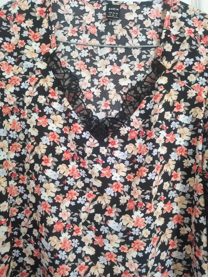 Blouse fleurie 36 neuve - photo numéro 2