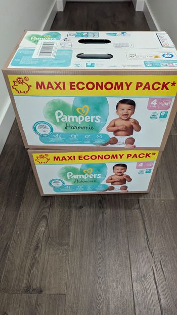 Lot de 2 cartons de Pampers T4 harmonie