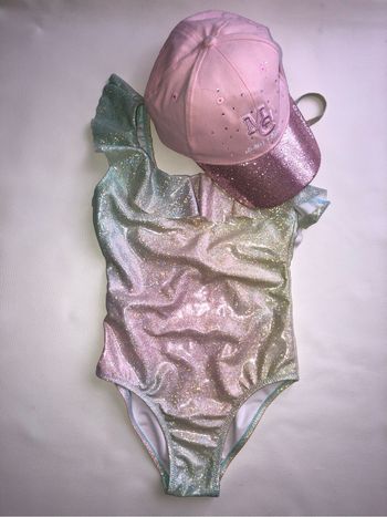 Maillot de bain et casquette