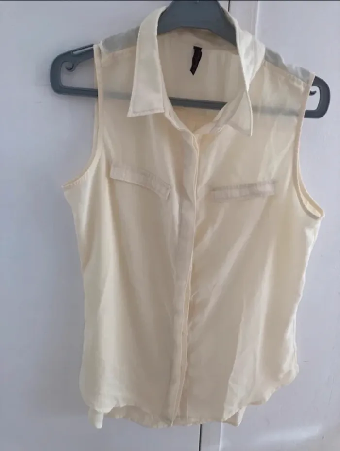 Top jaune pâle