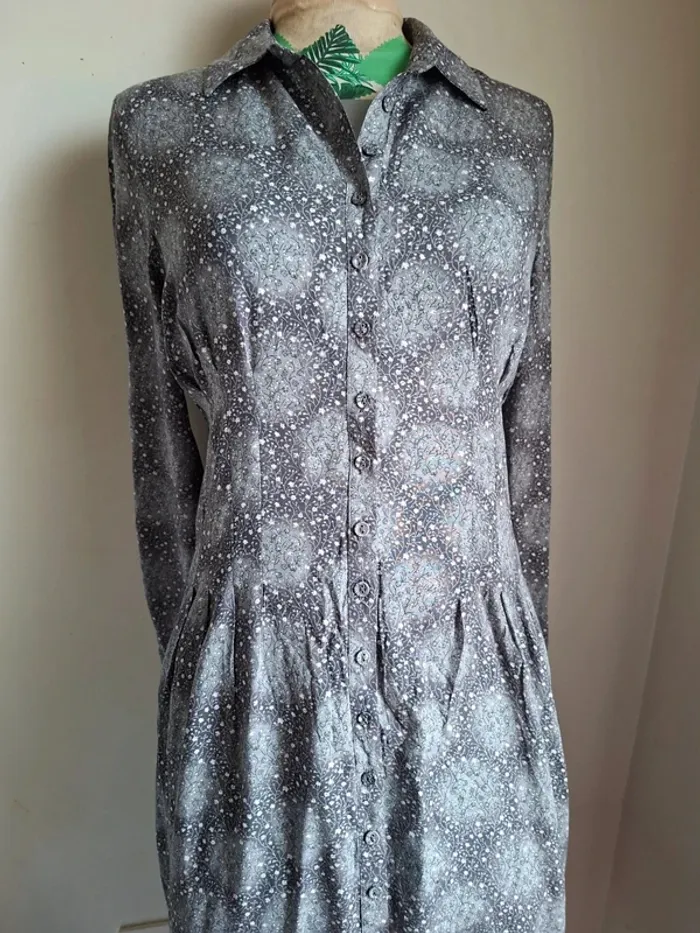Robe longue grise à motifs - Last Queen Paris - boutonnée, neuve, taille S - photo numéro 3
