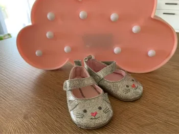 Chaussures grises bébé