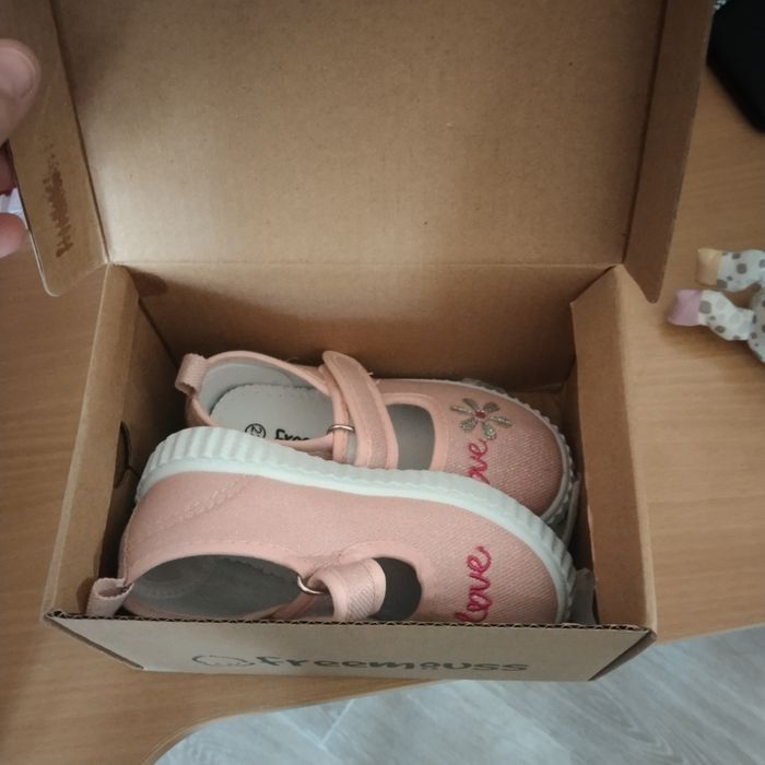 Chaussures neuf taille 22 - photo numéro 1