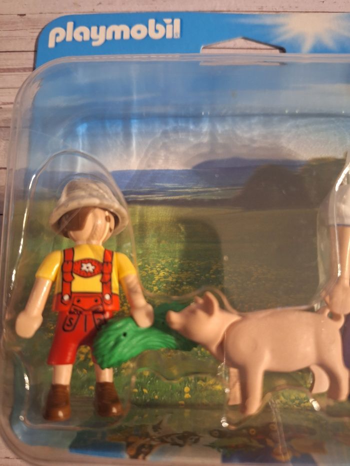 Figurine Playmobil fermière enfant et cochon - photo numéro 3