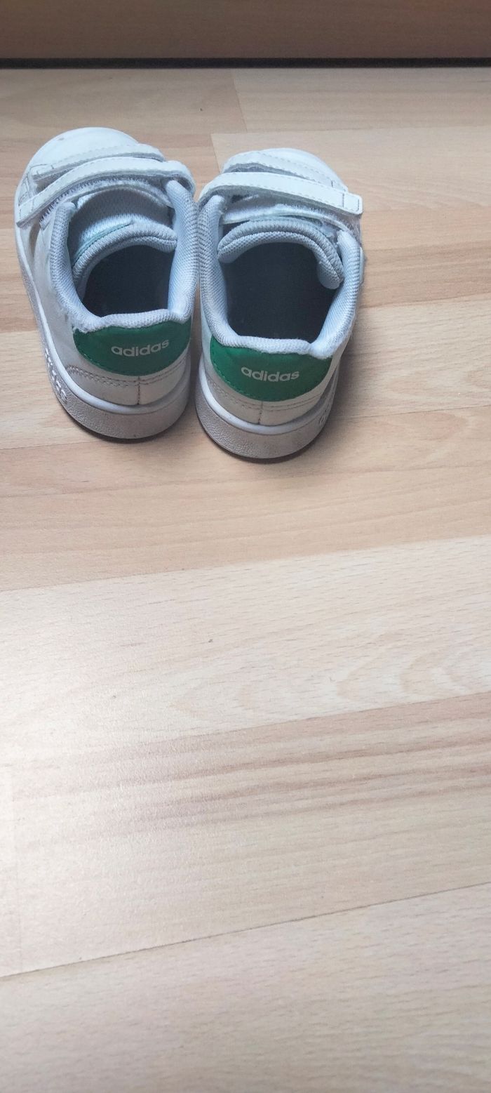 Basket Adidas taille 24 - photo numéro 3