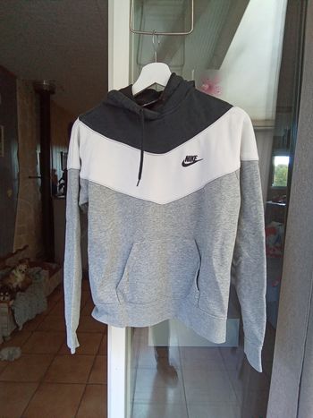 Pull a capuche taille XS - noir - gris - blanc - Nike (Mad)