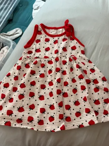 Robe fraises orchestra 3 mois
