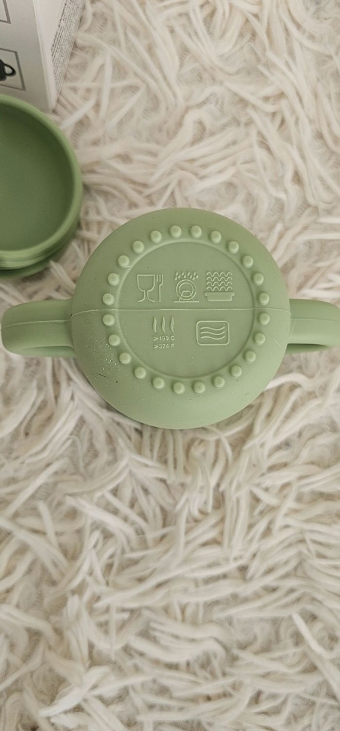 Tasse en silicone vert sauge en silicone Neufs - photo numéro 4