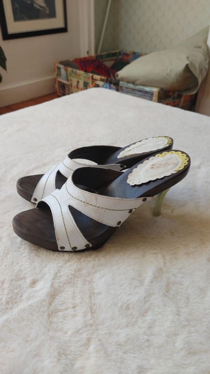 Magnifique mule escarpins vintage ouverts en cuir et bois talon fine transparente - photo numéro 15
