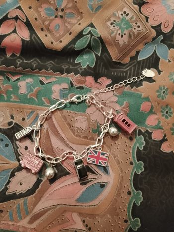 bracelet en métal argenté thème Angleterre coloré claire s.