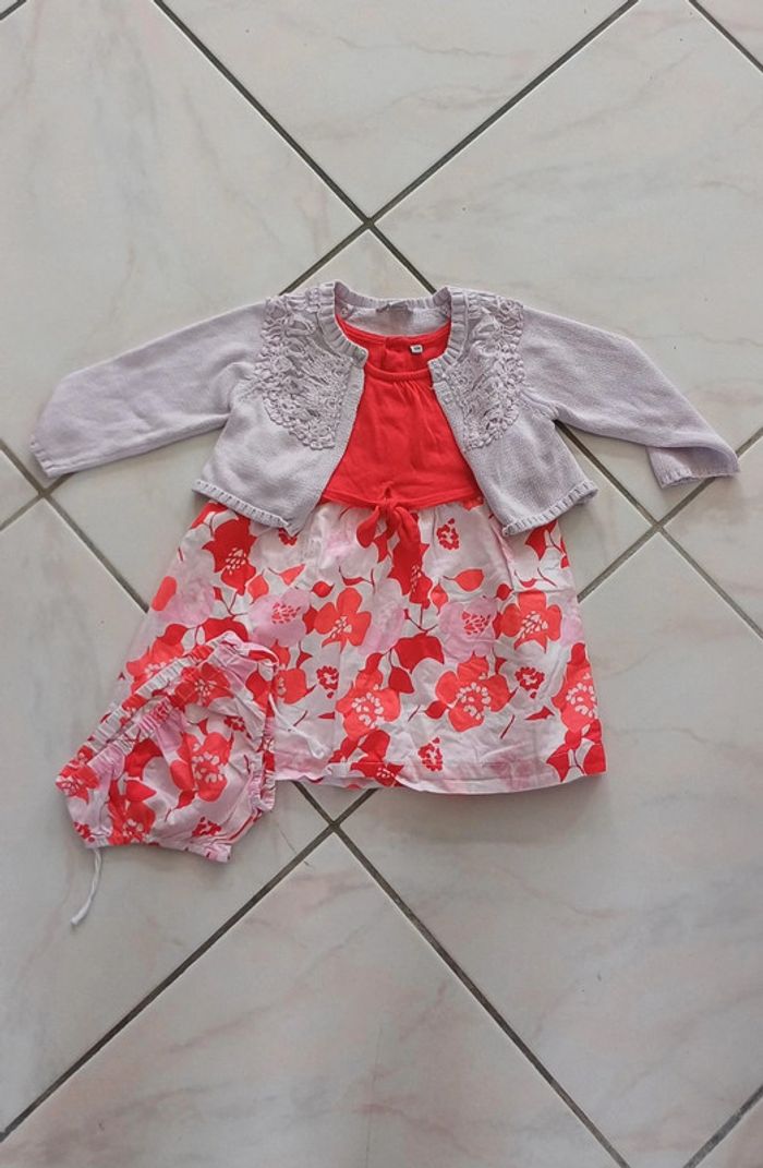 Robe fleurie et son gilet 18 mois