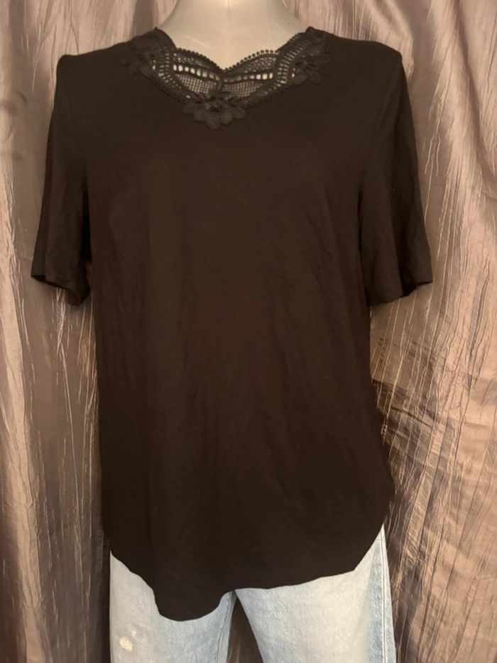 T-shirt noir fluide coton avec décolleté en dentelle Atelier GS - photo numéro 2