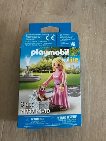 Figurine Playmobil 71737 Dame avec Chihuahua et le panier pour le transport