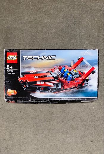 Lego Technic 42089 NEUF