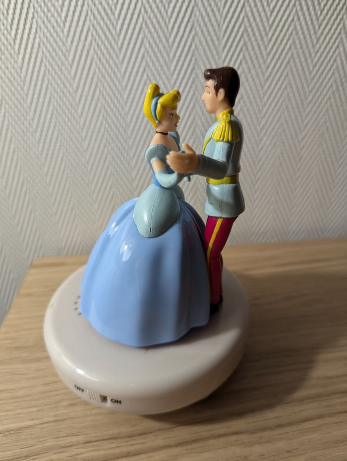 Figurine Disney musical Cendrillon et son prince - photo numéro 3
