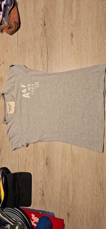 T shirt gris clair, manches courtes, Abercrombie & Fitch, taille M, nickel
