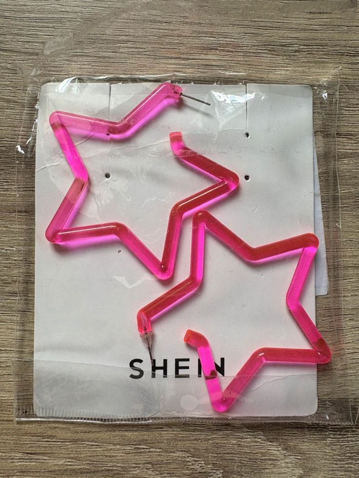 Boucles d’oreilles étoiles rose fluo Shein - photo numéro 3