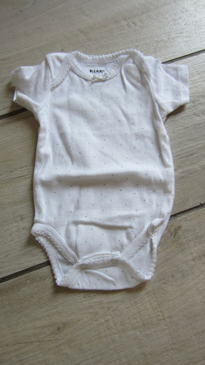 Lot de 2 bodies blancs neufs bébé fille - photo numéro 2