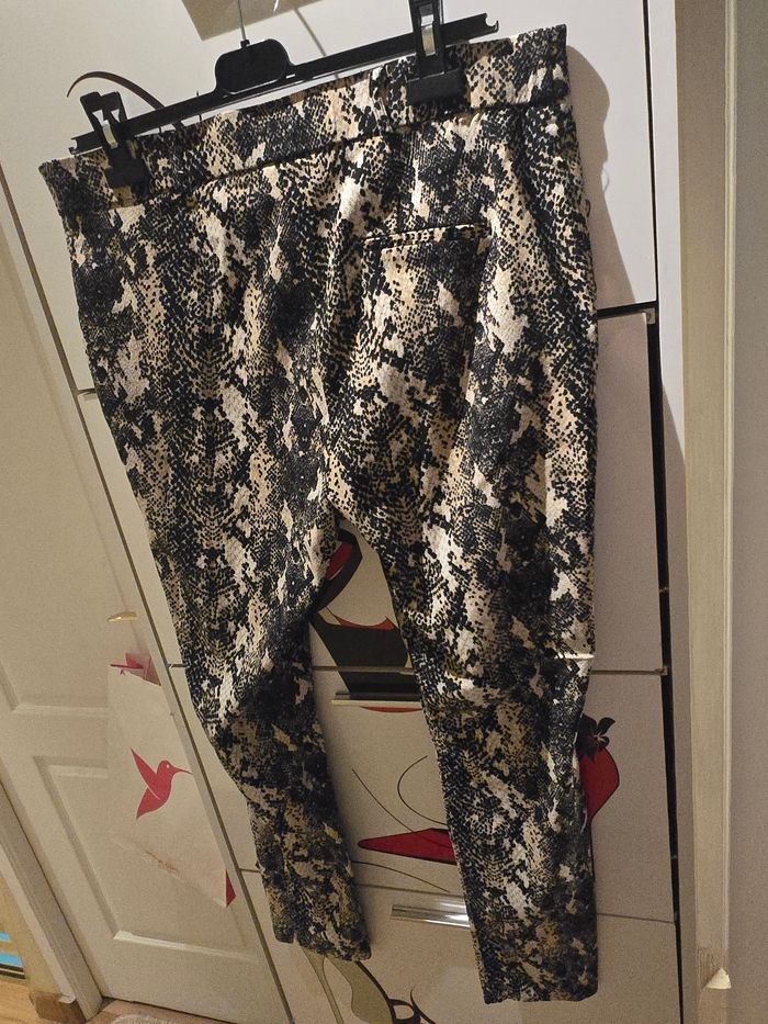 Pantalon droit noir/beige imprimé python T.44 Primark - photo numéro 3