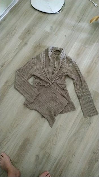 Gilet à porter noué ou détaché. Beige foncé