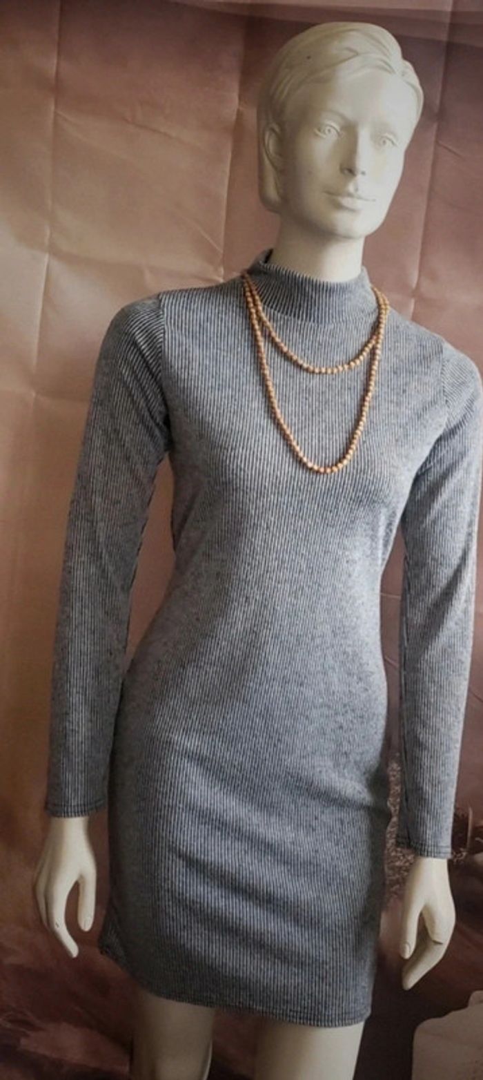 Jolie robe dos nu Isaw It First taille 42