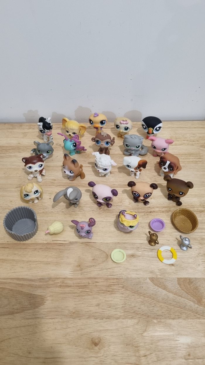 Lot de 22 petshops Hasbro + accessoires