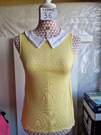 Débardeur, jaune, col "Claudine "blanc, ,en viscose, en très très bon état, longueur 56cm, marque Ki