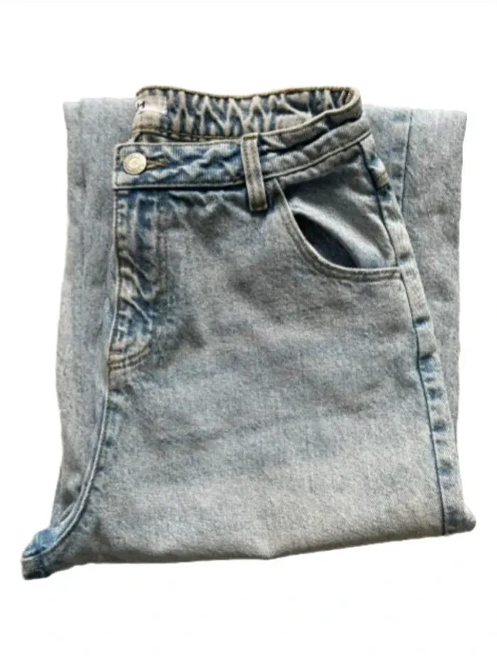 Jeans troué - photo numéro 3