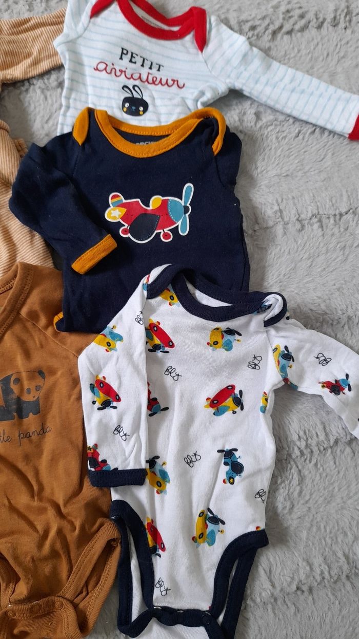 Lots de 9 bodies 1 mois - photo numéro 4