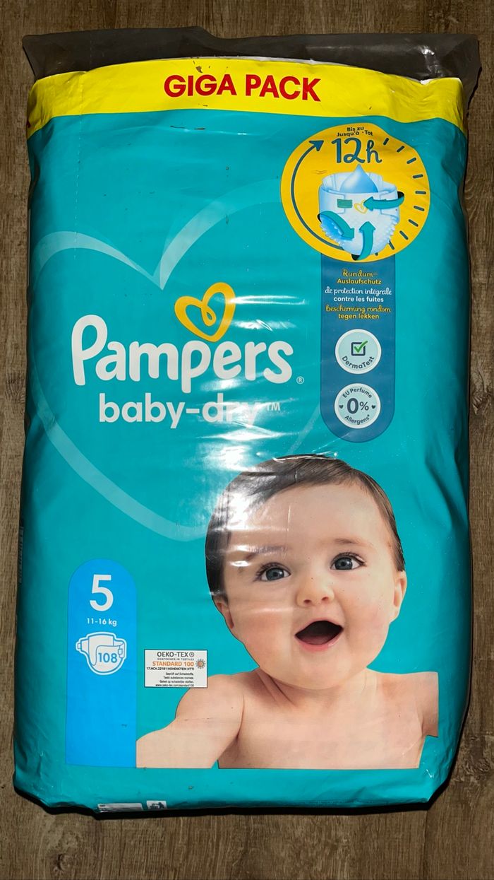 Couches Pampers baby-dry Taille 5 108 couches
