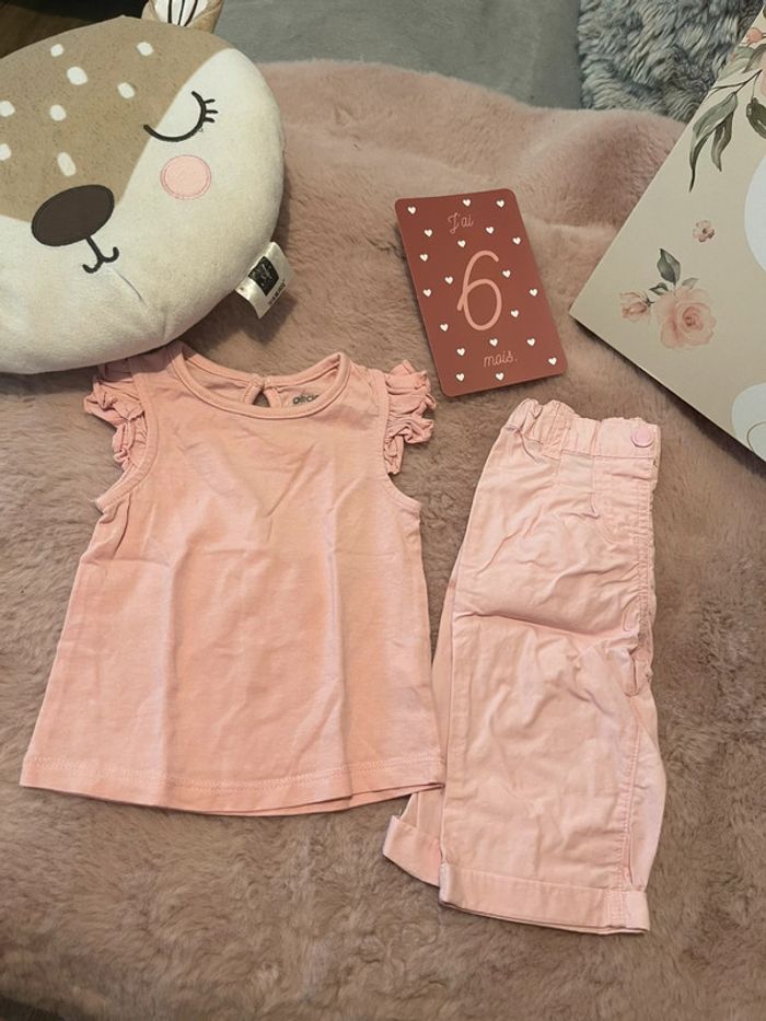 Ensemble pantalon et tee shirt 6M