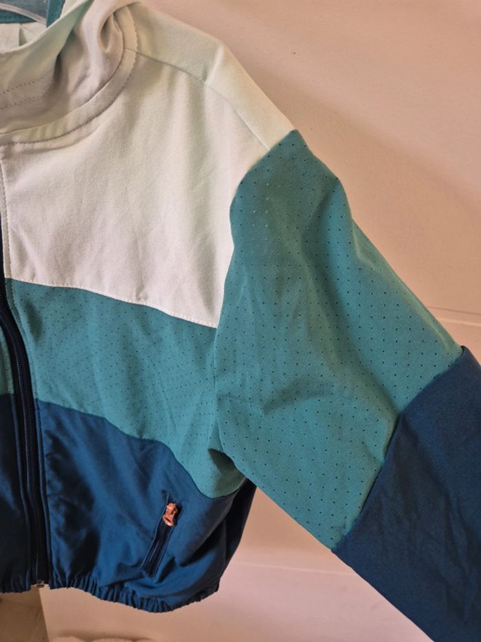 Coupe vent / veste légère decathlon 5-6 ans - photo numéro 2