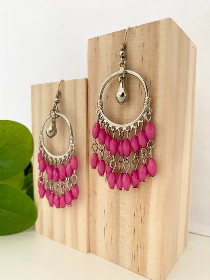 Boucles d’oreilles bohème - rose fuchsia et argenté - Neuves - photo numéro 5