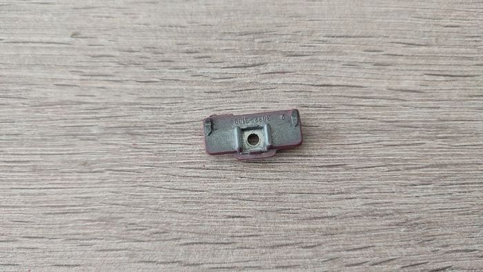 Support fixation pièce détachée miniature Burago Bburago Ferrari F40 1/18 1/18e 1/18eme #B12 - photo numéro 2