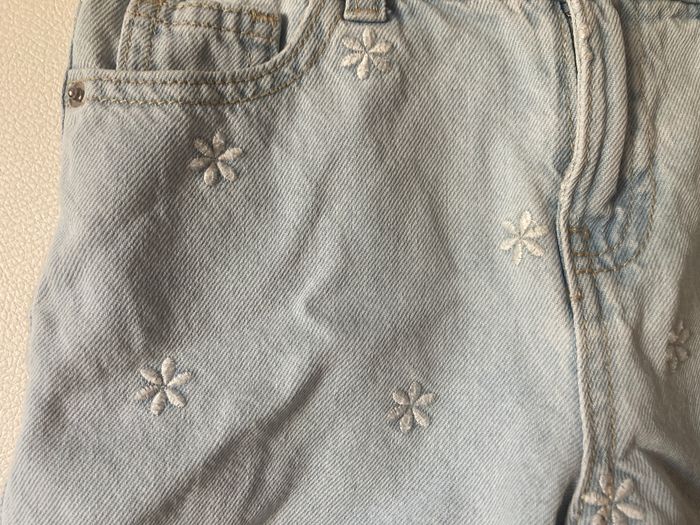 short en jeans broderie fleurs - photo numéro 3