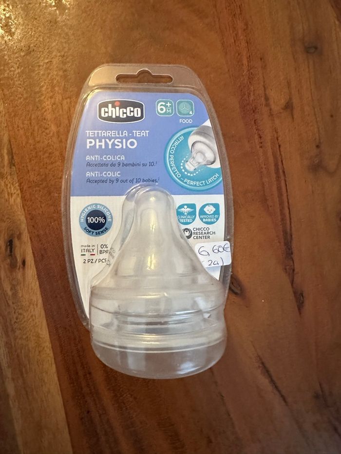 Biberon CHICCO neuf + 2 tétines compatible - photo numéro 1